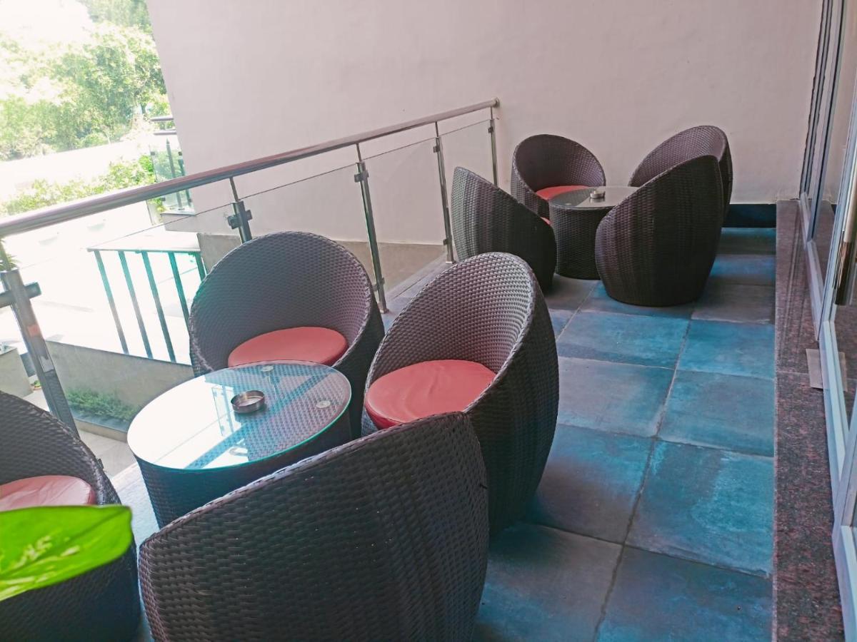 Abhyagama Hotel 디가 외부 사진